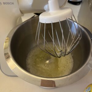 slightly whipped egg whites with big bubbles, a stage to speed up whipping