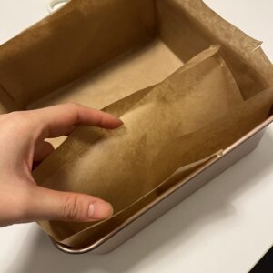 parchemnt paper with overlapping sides as tray-lining demonstration