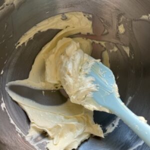 smooth, creamy and glossy buttercream